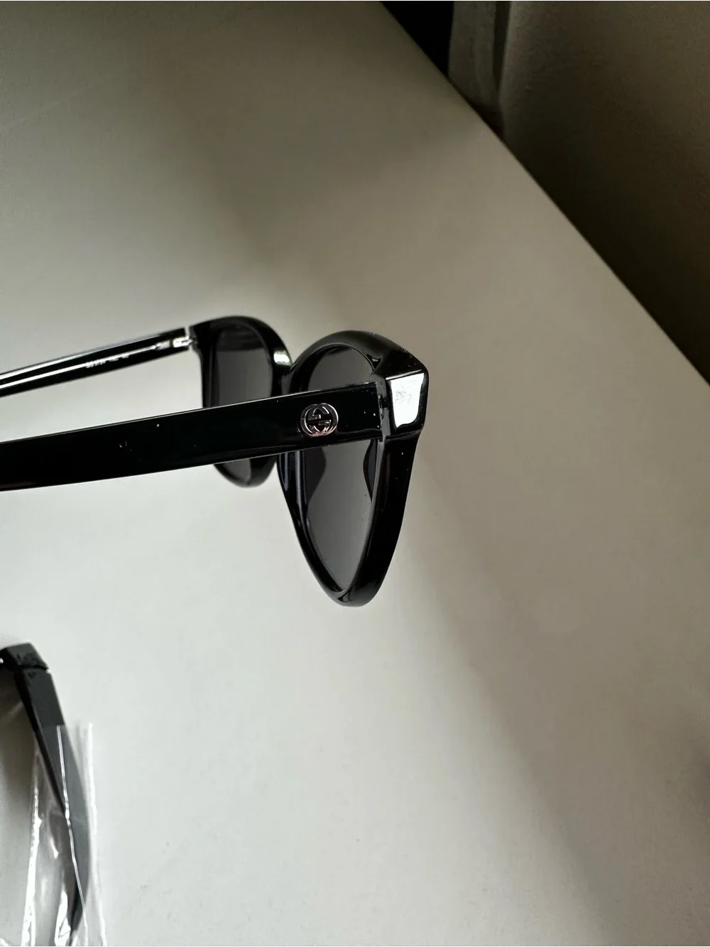 Classic Black Women's Sunglasses - Sleek UV Protection